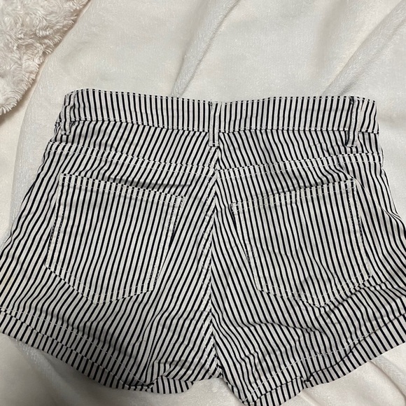 H&M striped shorts - Picture 3 of 4
